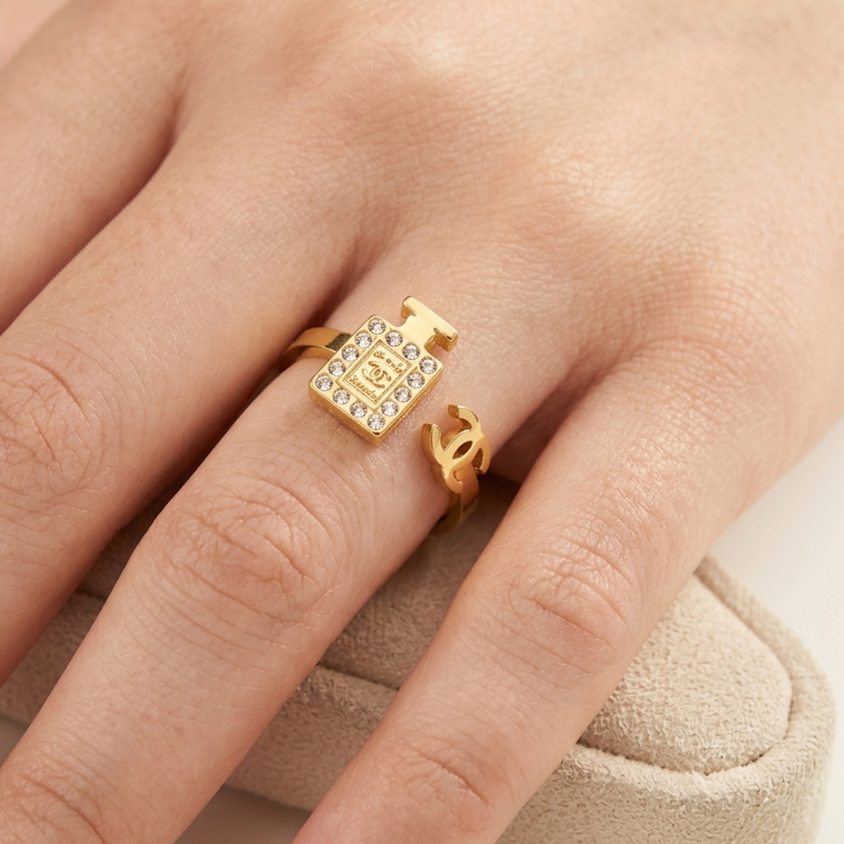 Ladies Finger Ring